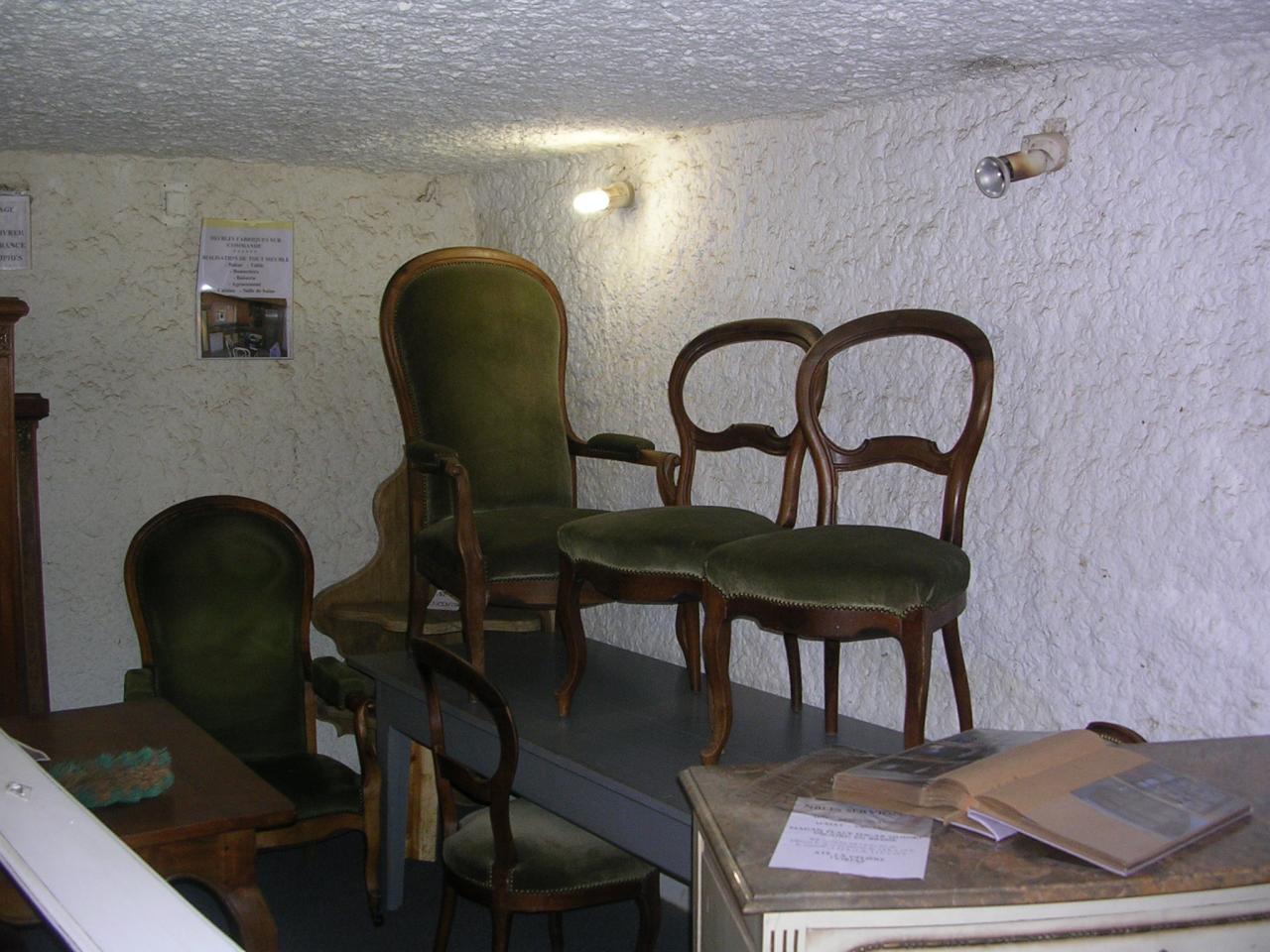 Chaises et fauteuils en noyer