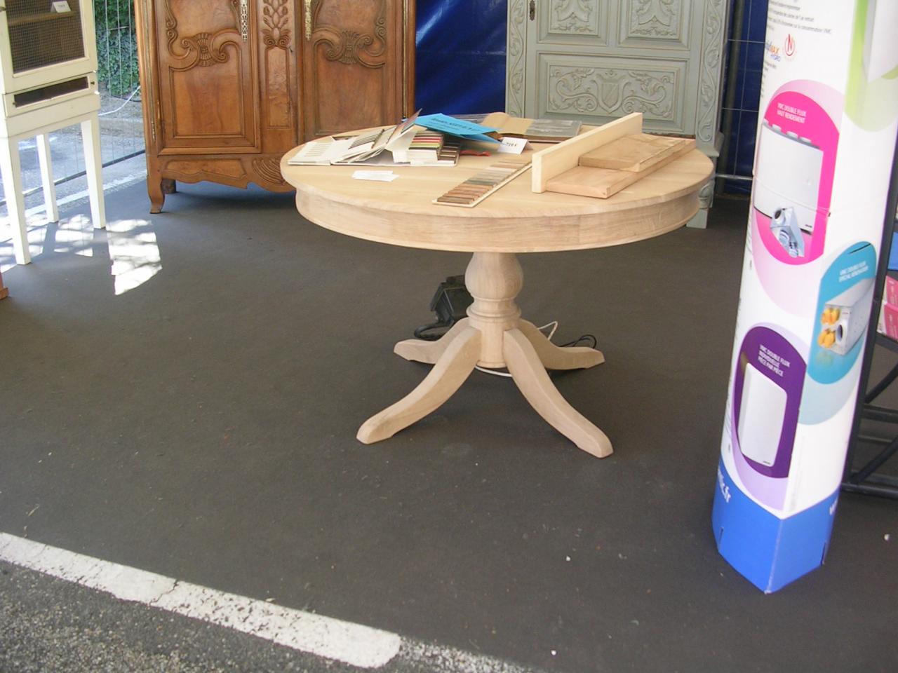 Fabrication d'un table ronde en chêne pieds central avec 1 rallonge