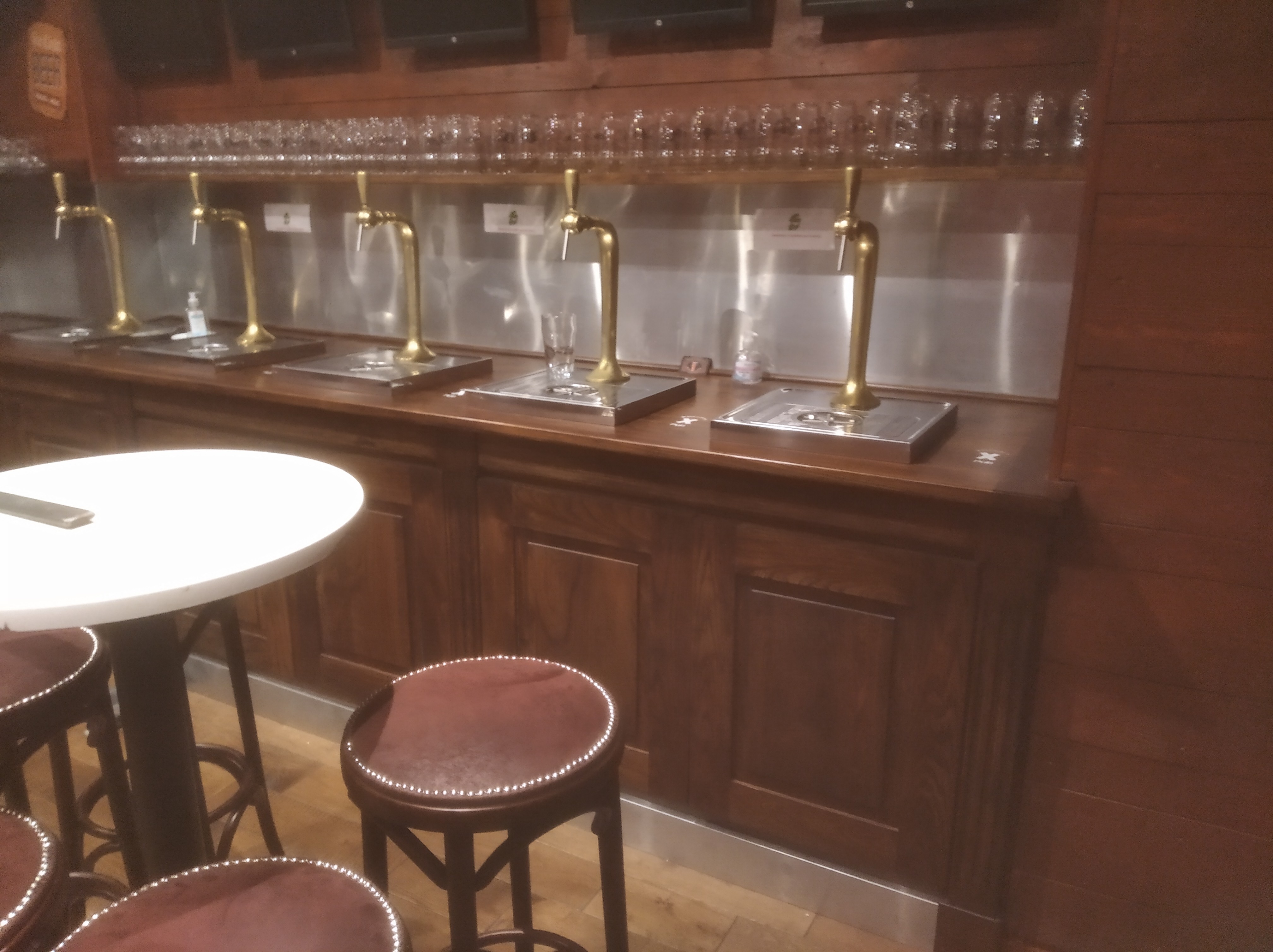 Bar réalisé sur mesure pour pompes à bières