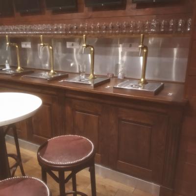 Bar réalisé sur mesure pour pompes à bières