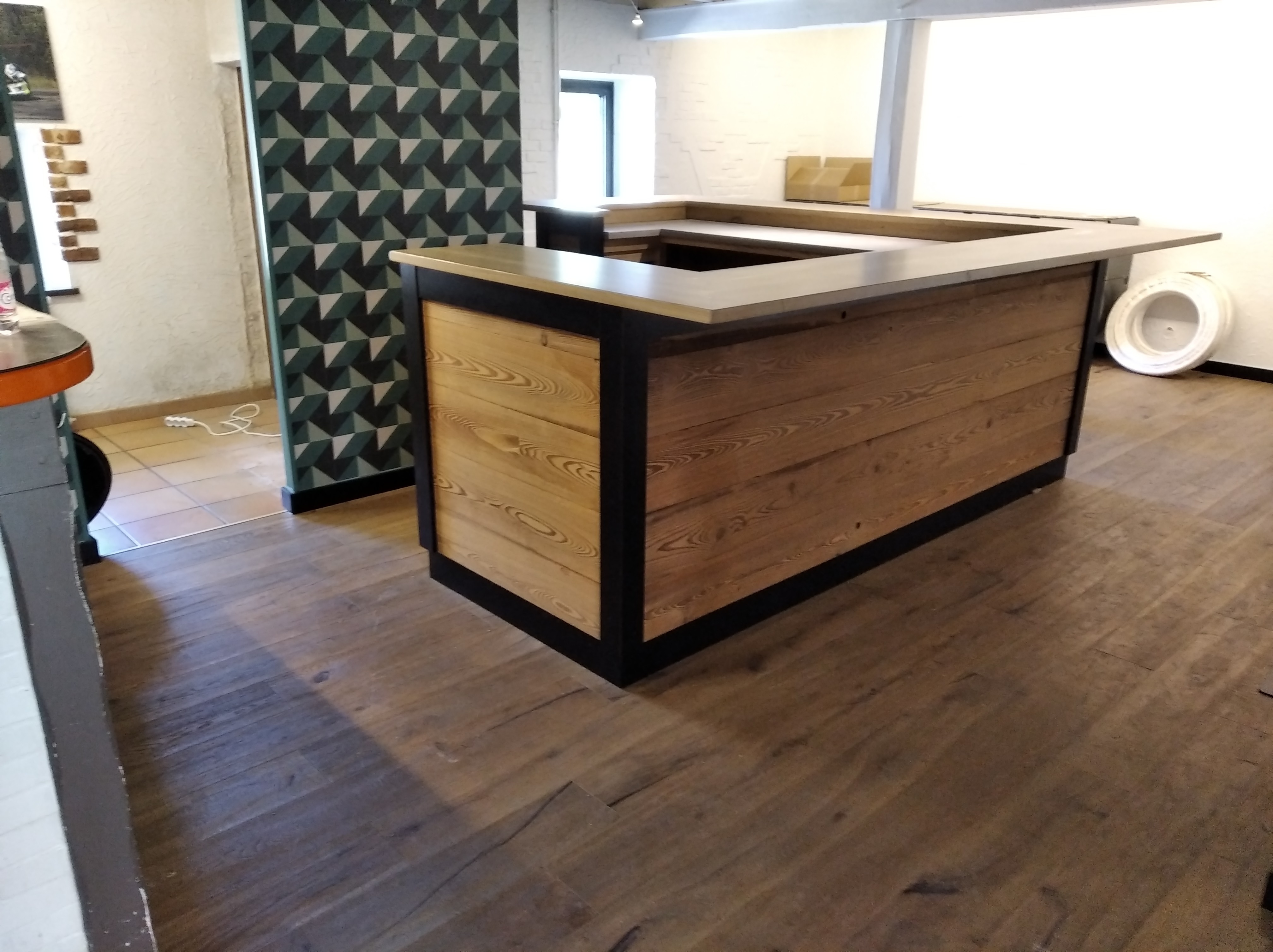 Bar en bois massif sur mesure