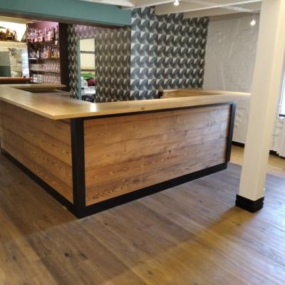 Bar en bois massif